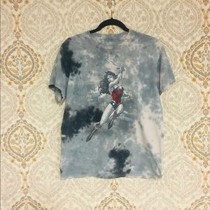 JUSTICE LEAGUE WONDER WOMAN GRAY TIE-DYED T-SHIRT